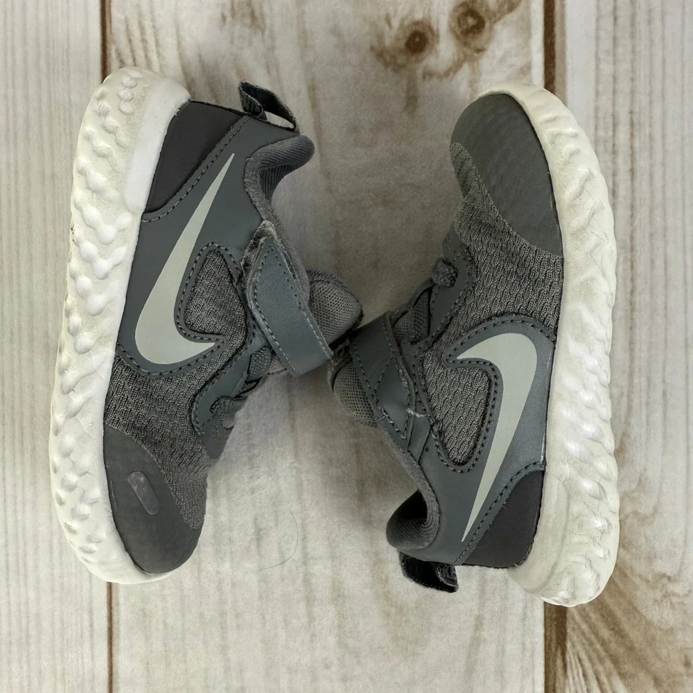 Nike Revolution 5 Toddler Sneakers Gray Athletic Shoes Size 7C